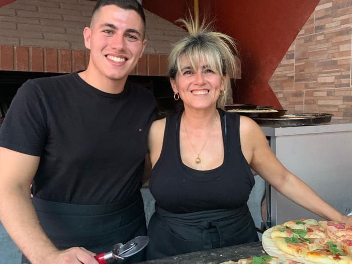 Martín y su mamá cocinando juntos