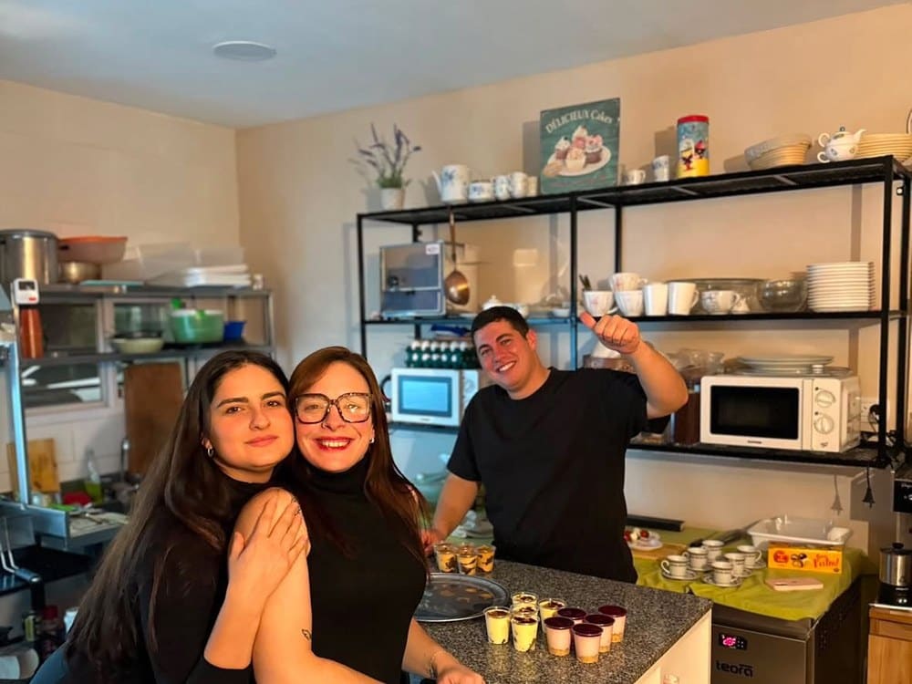 Parte del equipo de Mecha en la cocina