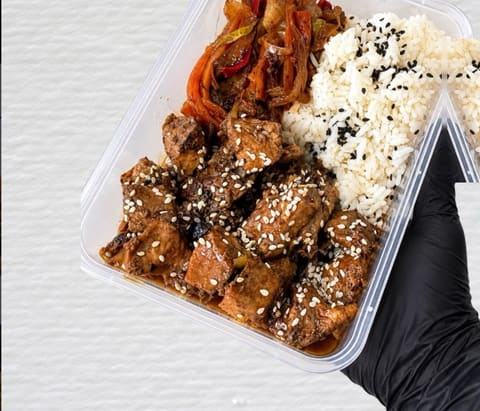 Pollo teriyaki con arroz y vegetales
